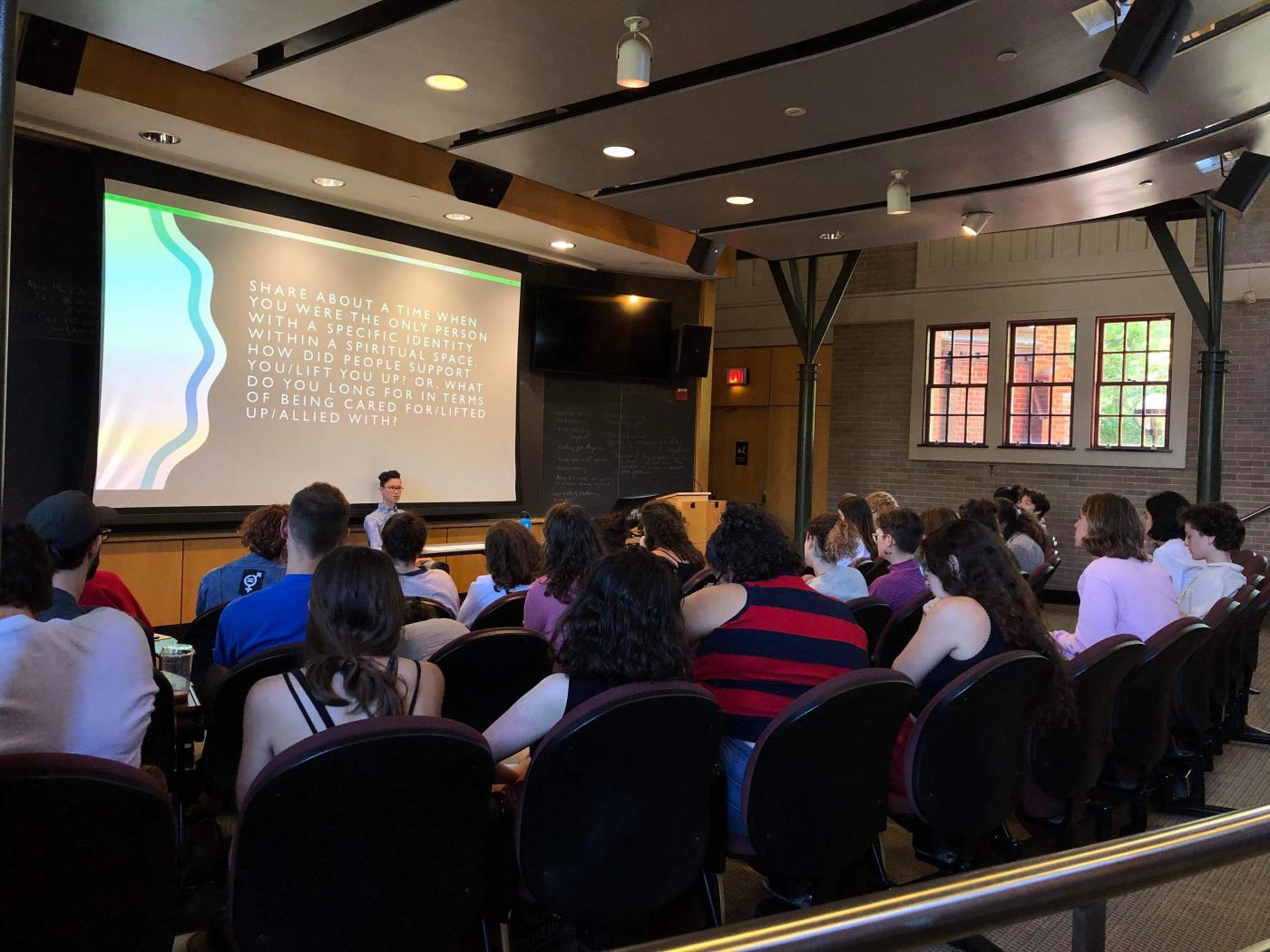 Rabbinical student, May Ye, leads the workshop