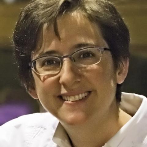 Smiling headshot of Rabbi Sharon Kleinbaum, a 1990 graduate of the Reconstructionist Rabbinical Collège. 